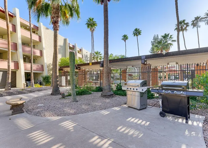 Pool & Hot Tub At Gem In The Heart Of Old Town!